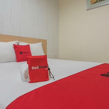 Reddoorz Near Mt Haryono Semarang Exterior foto
