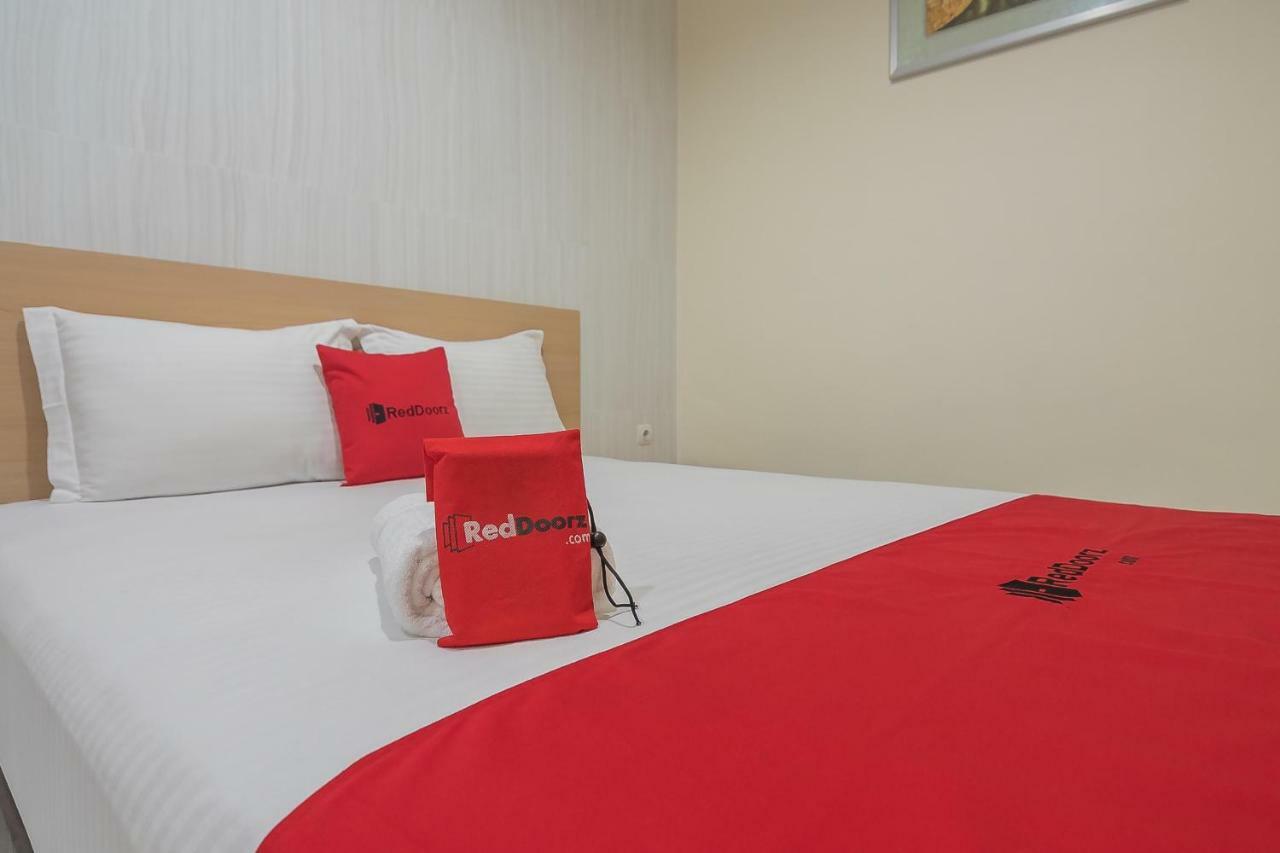 Reddoorz Near Mt Haryono Semarang Exterior foto