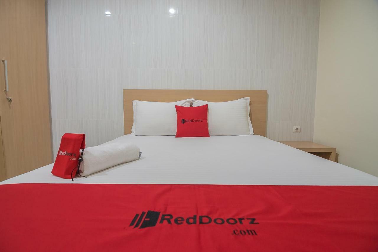 Reddoorz Near Mt Haryono Semarang Exterior foto