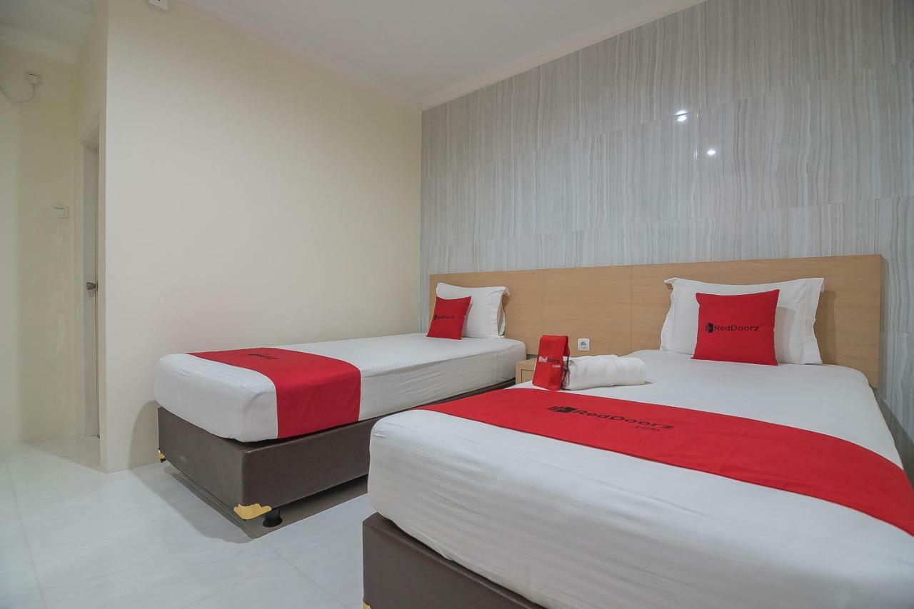Reddoorz Near Mt Haryono Semarang Exterior foto