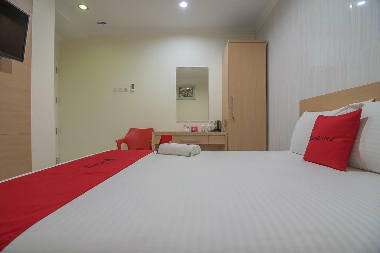 Reddoorz Near Mt Haryono Semarang Exterior foto