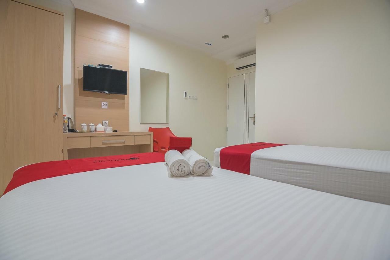 Reddoorz Near Mt Haryono Semarang Exterior foto