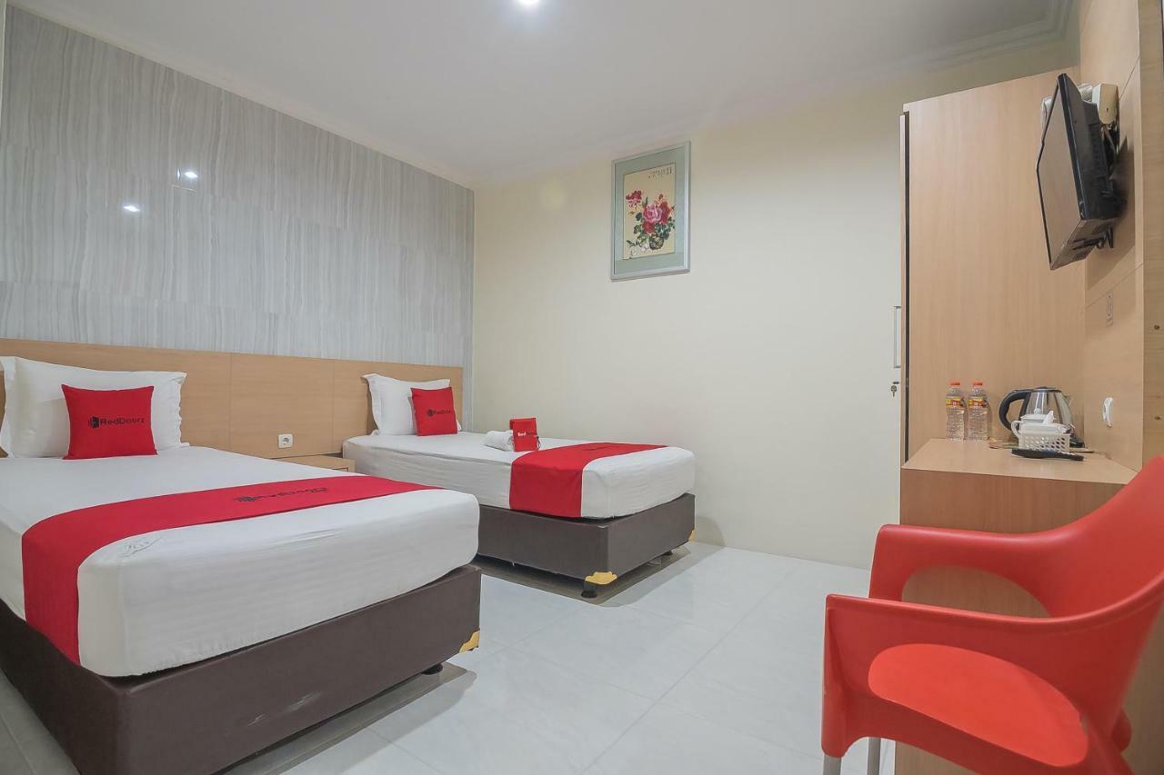 Reddoorz Near Mt Haryono Semarang Exterior foto