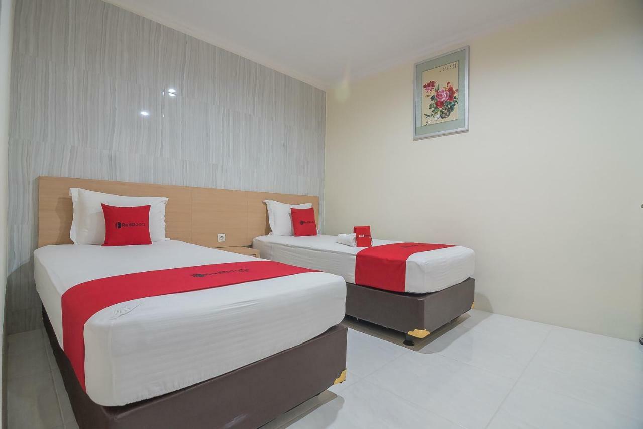 Reddoorz Near Mt Haryono Semarang Exterior foto