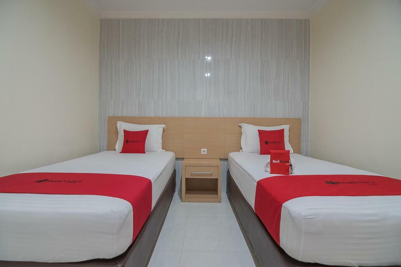 Reddoorz Near Mt Haryono Semarang Exterior foto