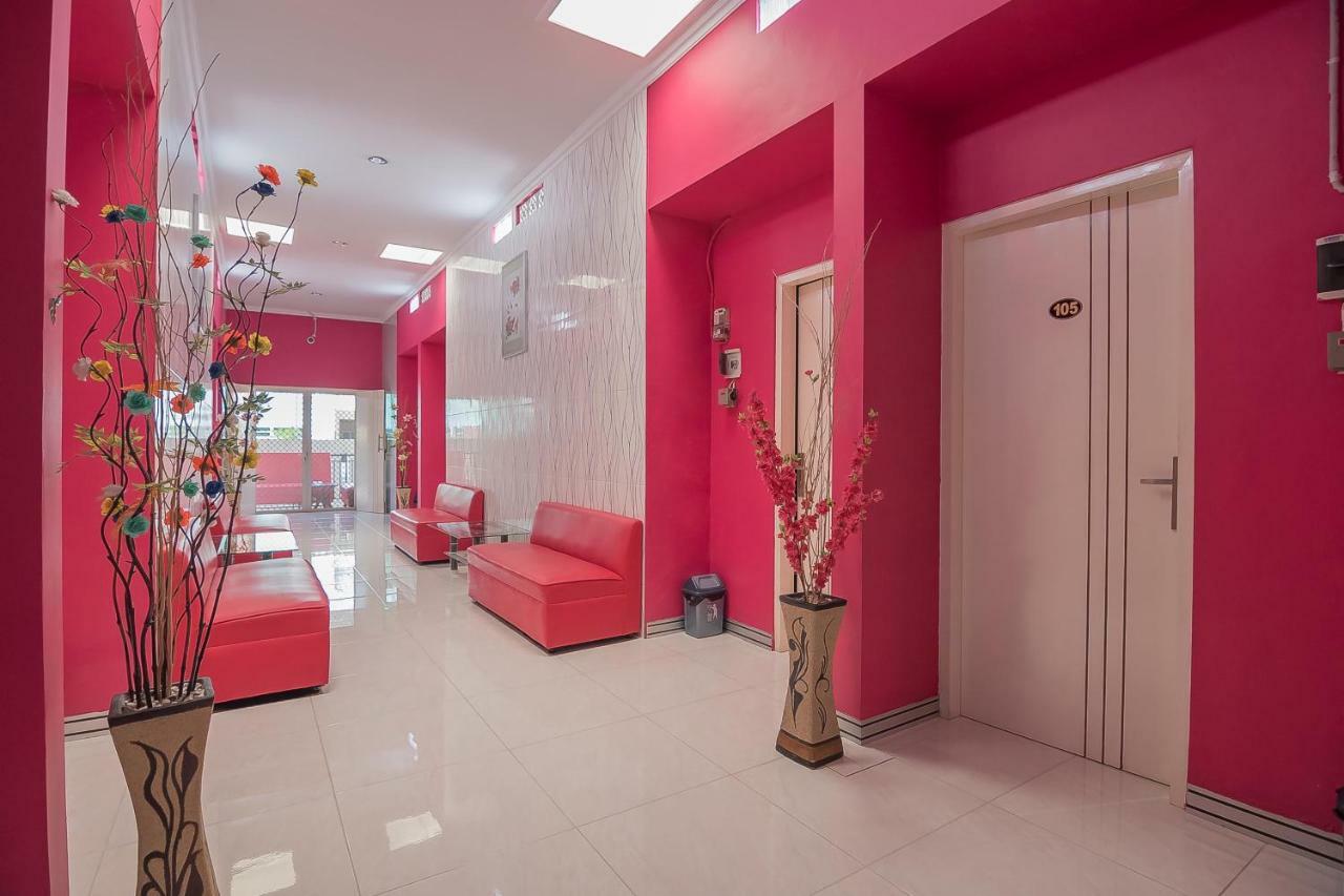 Reddoorz Near Mt Haryono Semarang Exterior foto